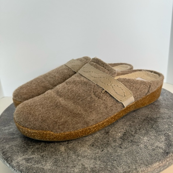 Earth Origins Tan Brown Wool Boston Slip On Clogs Loafers 9 - Picture 1 of 12